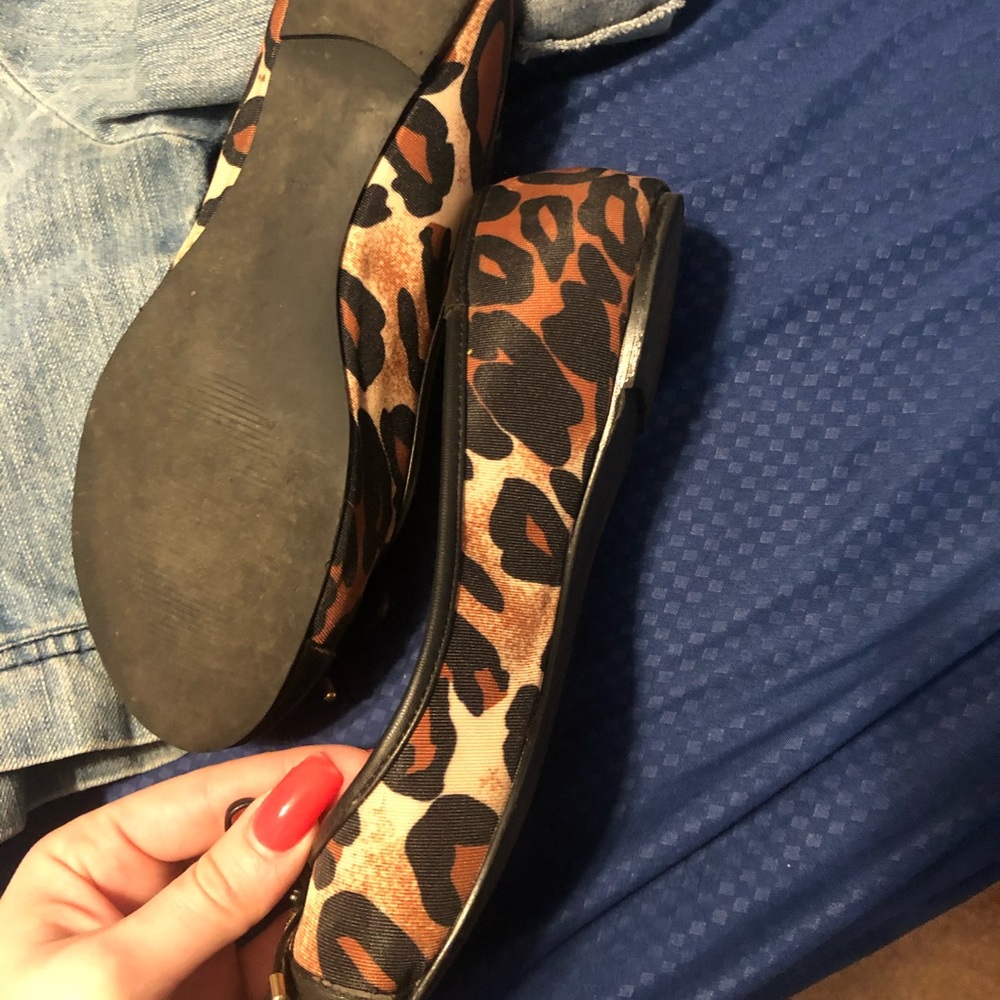 Cheetah print guess flats 9.5 - Picture 2 of 3
